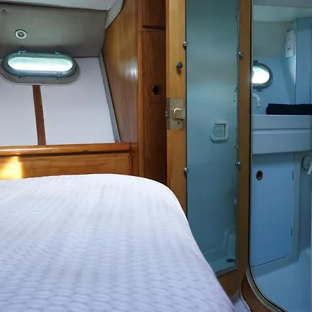 Bateau-hôtel Bâteau Cocoon Au Bassin Des Lumières *